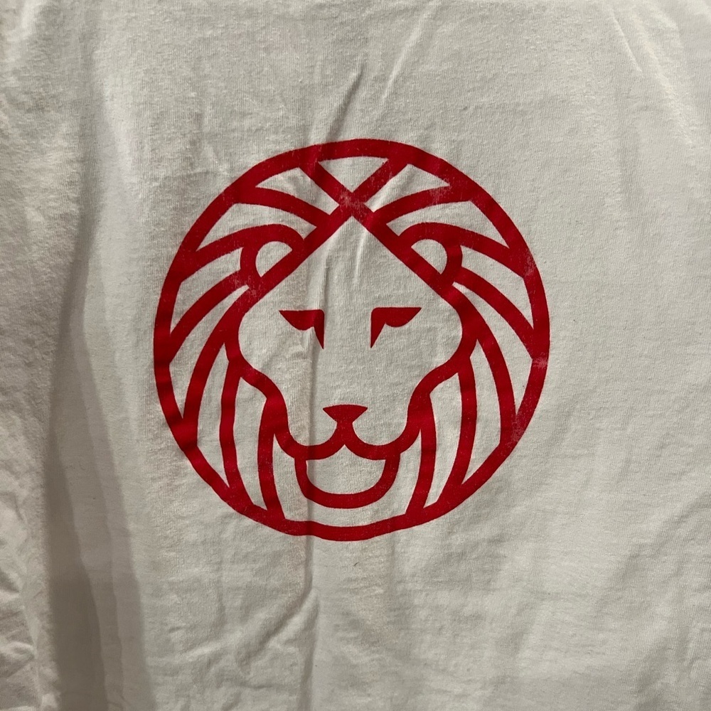 Gildan White Shirt “America Bank” with Red Lion Design